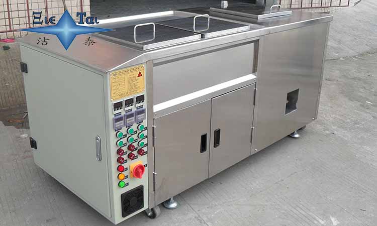 如何快速清洗汽車發動機上面的油污和積碳？1